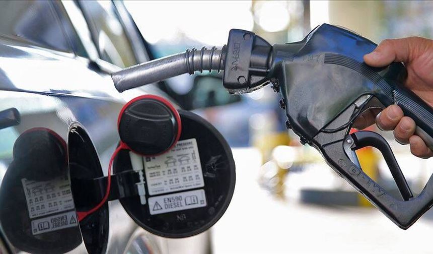 Akaryakıtta tabela yeniden değişiyor: Motorine zam bekleniyor